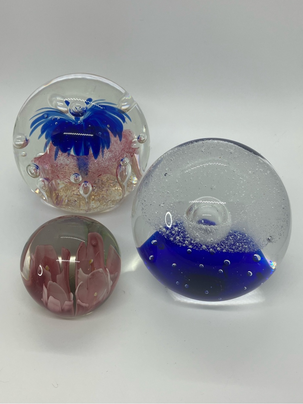 Vtg Art Glass Paperweight Lot Bundle Floral Controlled Bubble x3 Small Med & Lg